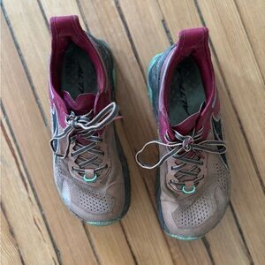 Altra Olympus 8 Trail Running and Hiking Shoes Tan and Maroon womens size 9